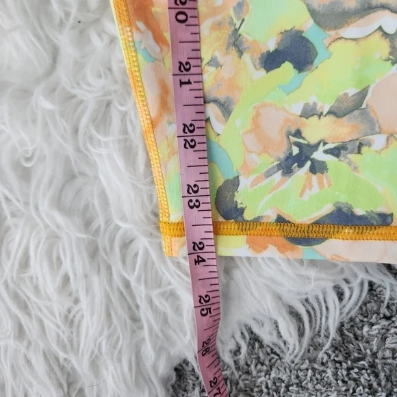 Fabletics Define PowerHold® High-Waisted 7/8 Legging. Color: PAINTED MARIGOLD. S - Picture 8 of 12